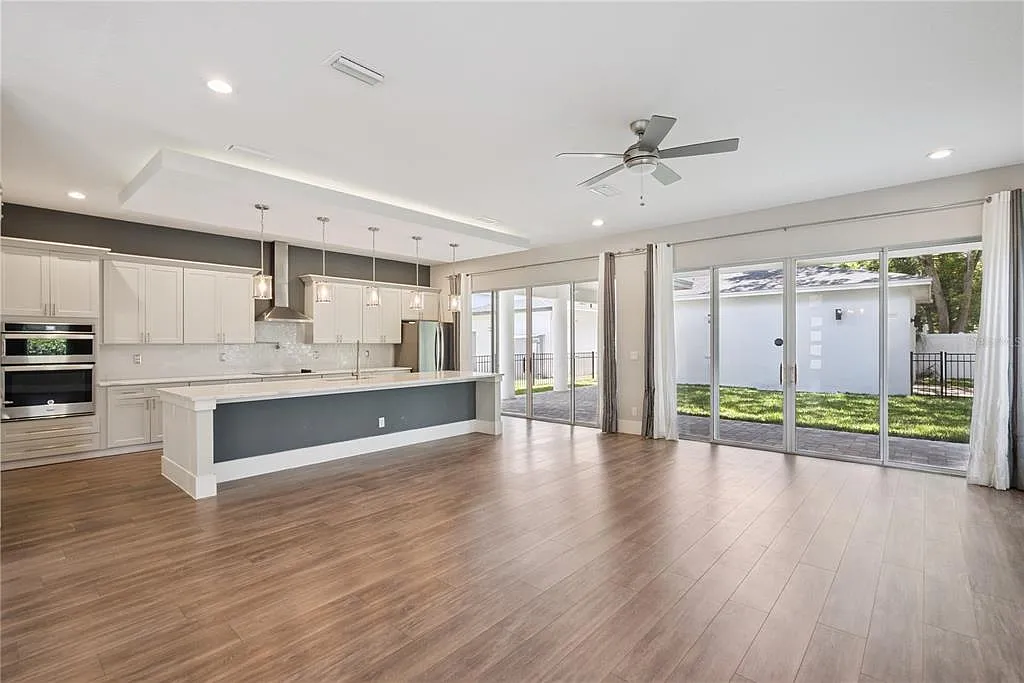 4 bed, 3.5 bath, 3160 sqft, $5,500 — Photo 4