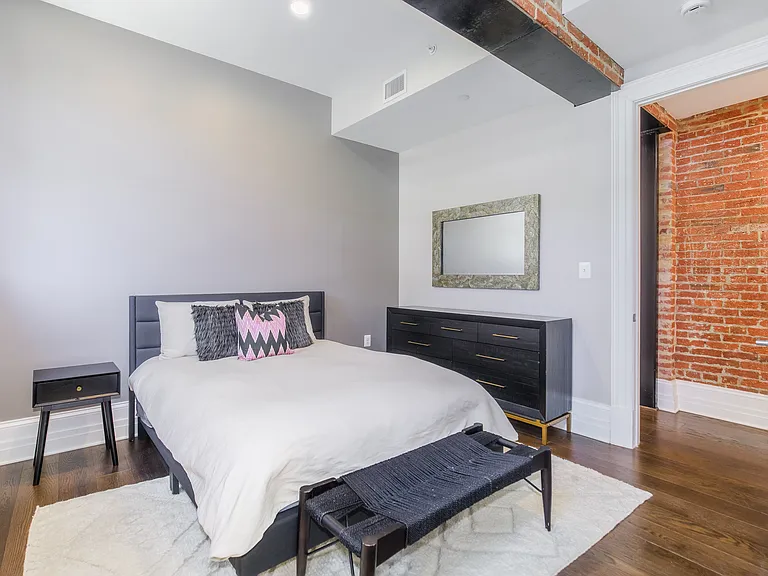 901 D St NE #1 — Photo 25