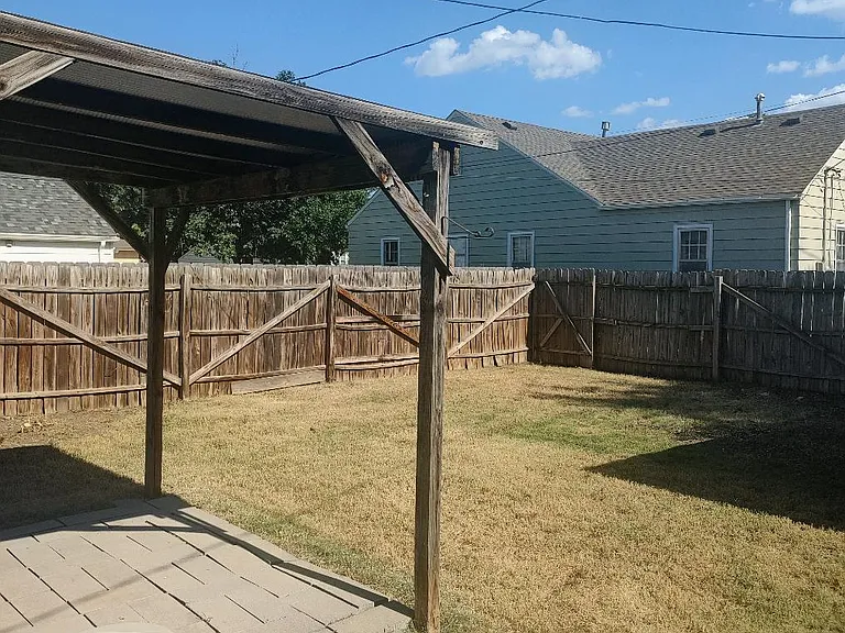 3407 Broadway Ave — Photo 3