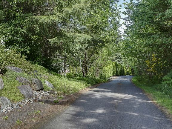 3rd image of 27328 Balmoral Pl NE