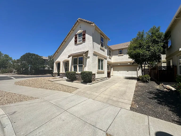 2397 Tamalpais Ave — Photo 2