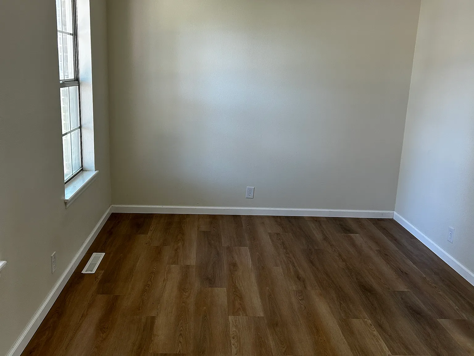 3 bed, 2295 sqft, $1,700 — Photo 2