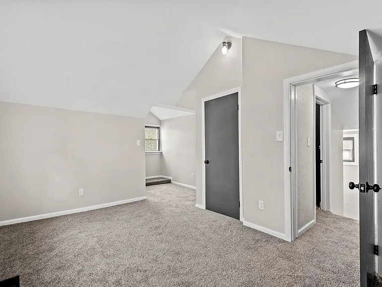 1653 Suburban Avenue — Photo 7