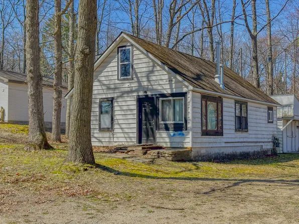 218 Joliet Ave, Houghton Lake, MI 48629