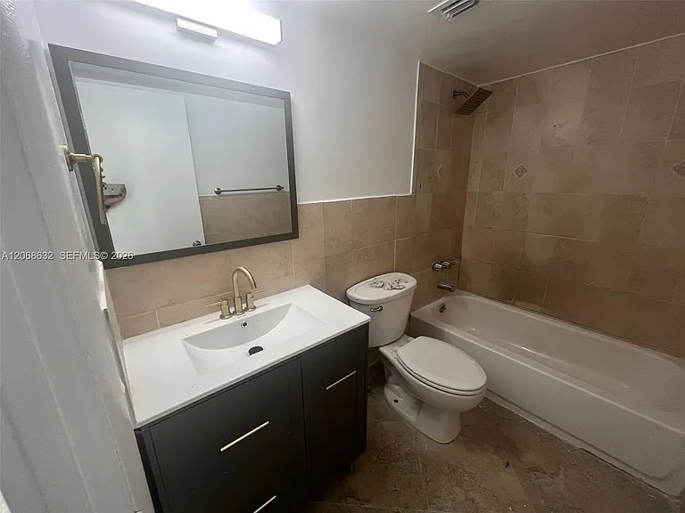 498 NW 165th St #D501 — Photo 4