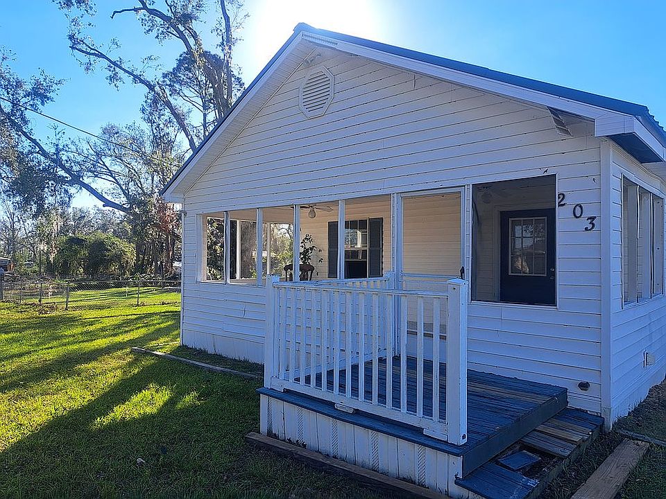 1st image of 203 NE Joan Ave