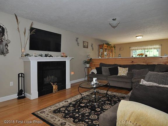3rd image of 12 Meadow Ave #Maes