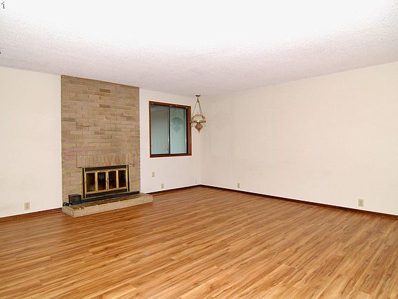 2nd image of 5501 NE Issler St