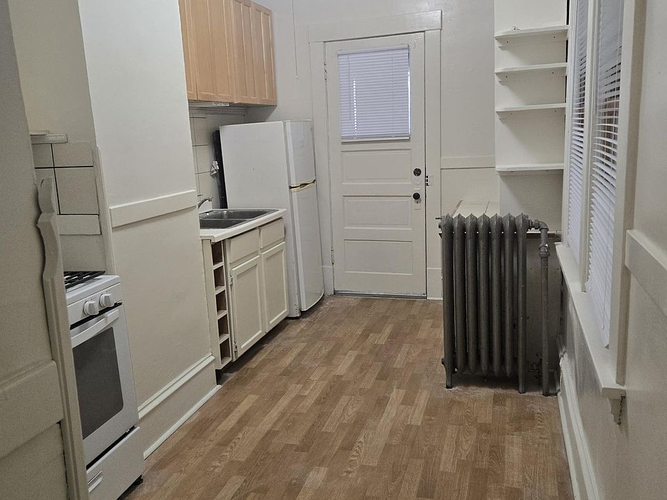Newly painted eat in kitchen