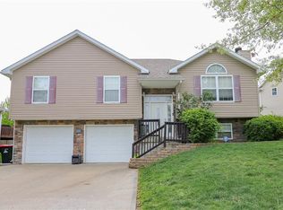 1215 Nottingham Dr, Warrensburg, MO 64093