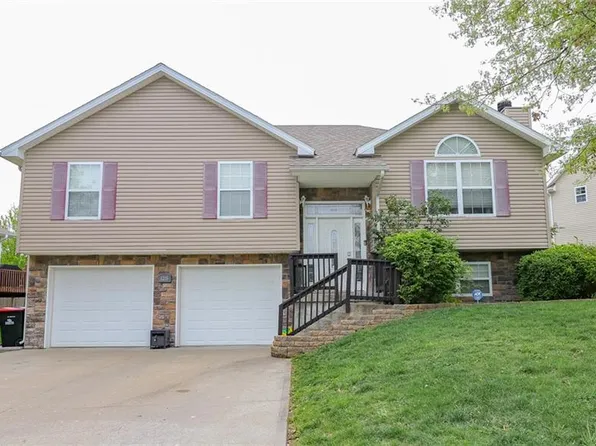 1215 Nottingham Dr, Warrensburg, MO 64093