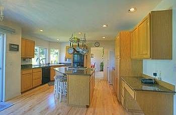 3rd image of 1021 N Mountain View Ave
