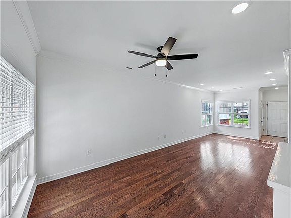 4th image of 904 W Dixson St