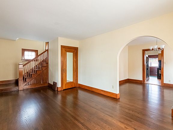 4th image of 826 S 31st St