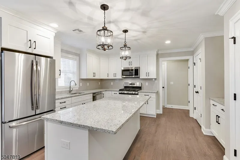 2 bed, 4.0 bath, 1800 sqft, $4,800 — Photo 4