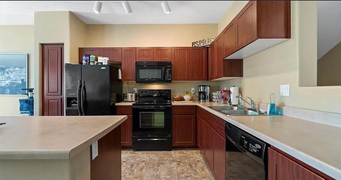 2 bed, 1322 sqft, $2,550 — Photo 4