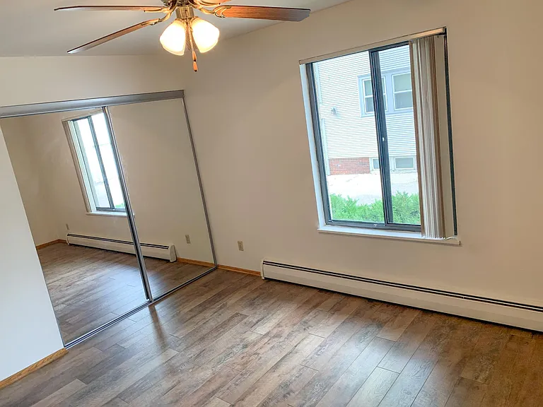 1132 E Johnson St — Photo 8