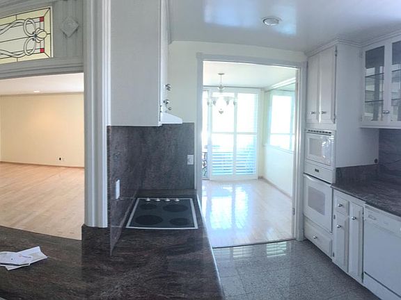 Kitchen eating area
