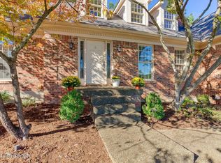 6817 Stone Hill Rd, Louisville, KY 40214