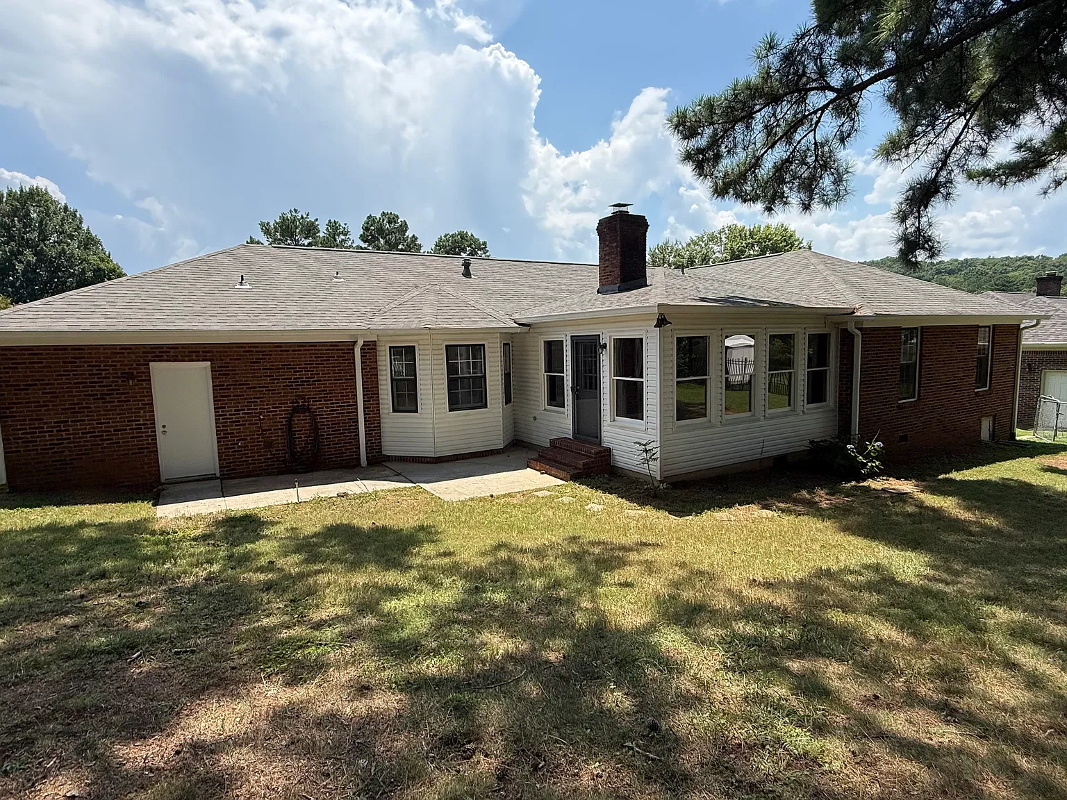 4 bed, 2400 sqft, $2,500 — Photo 2
