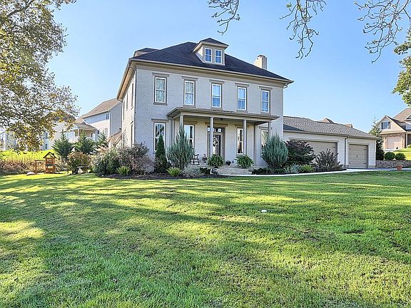 2nd image of 800 Sawgrass Ln