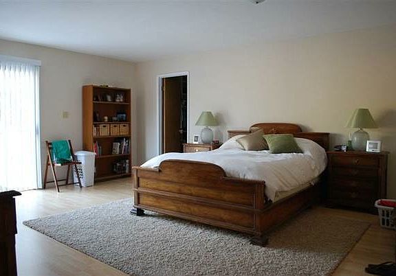 4th image of 211 Oak Wood Way
