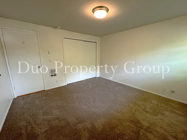 2035 Harvard Dr — Photo 21