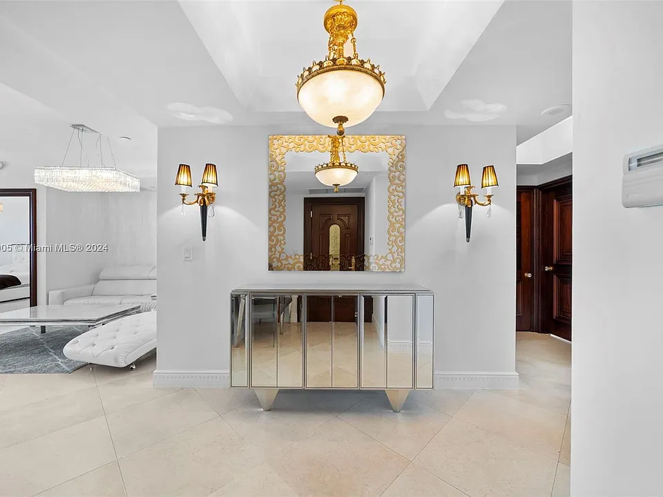 17875 Collins Ave #702