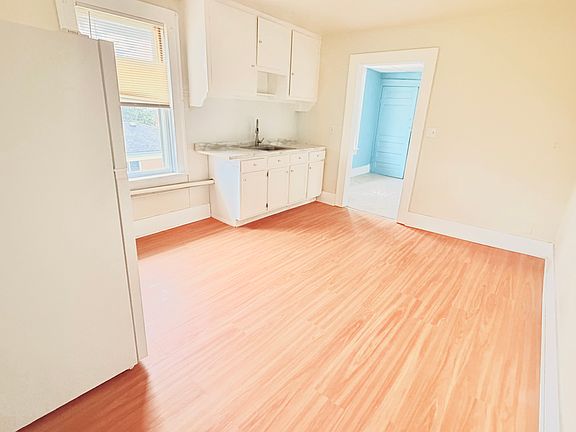 5th image of 19504 Bigelow St #2