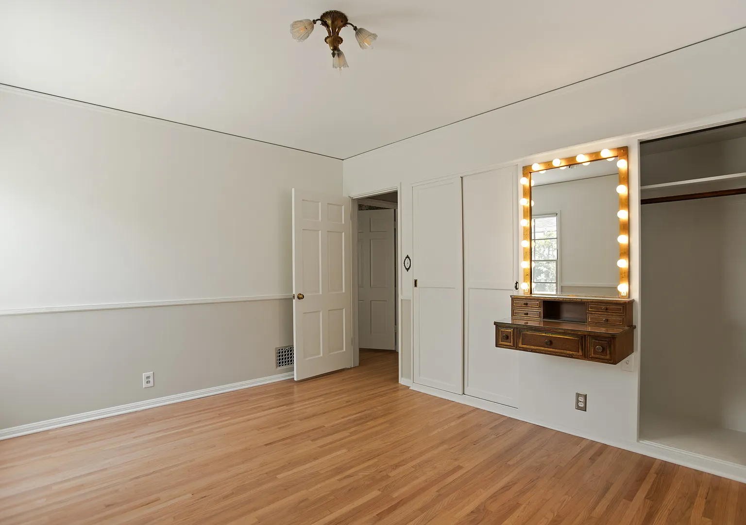 3 bed, 1463 sqft, $4,950 — Photo 3
