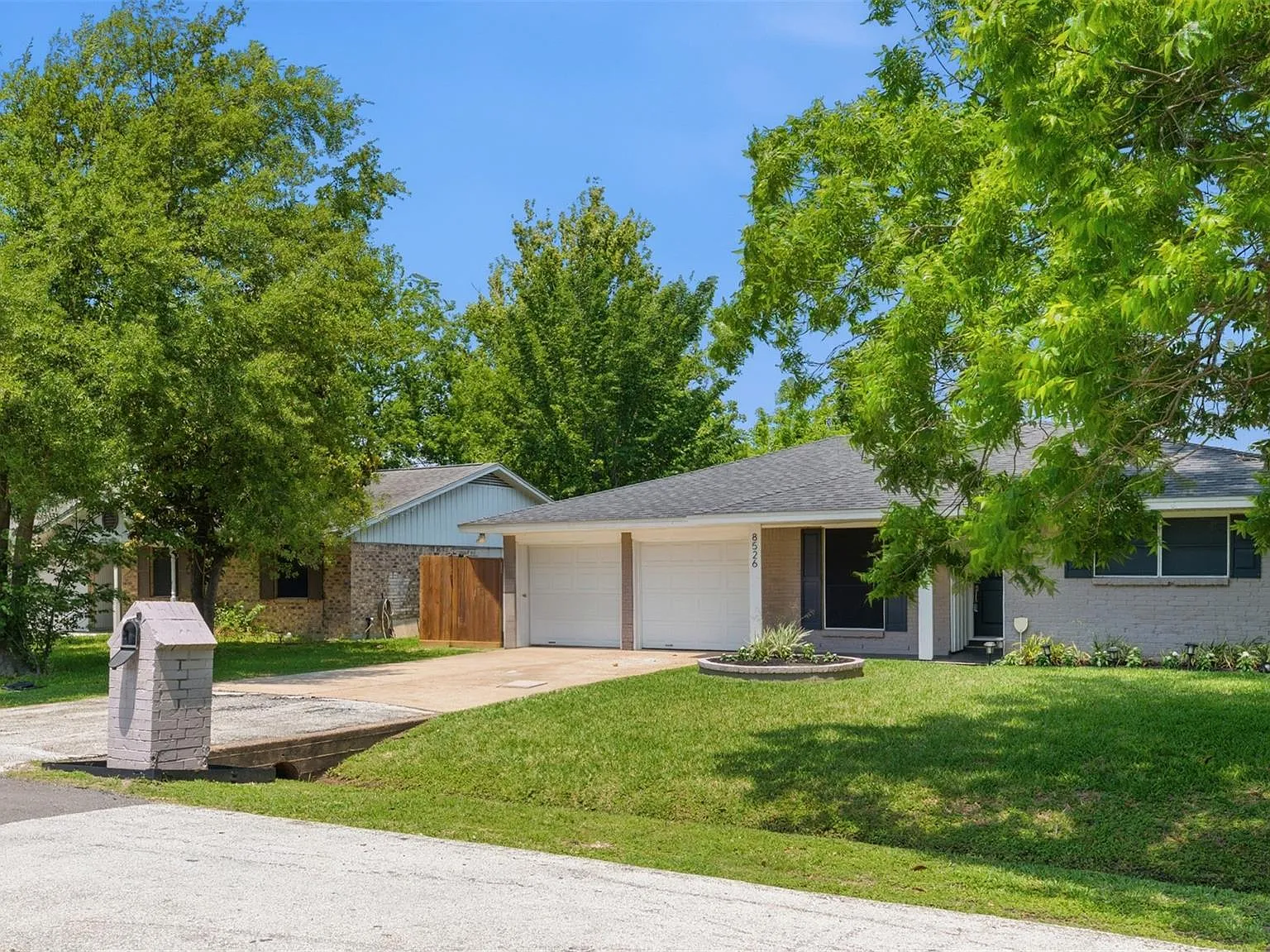 3 bed, 2.0 bath, 1554 sqft, $2,400 — Photo 4