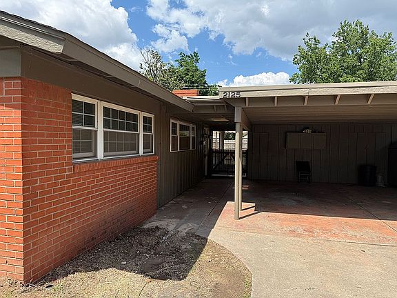 3rd image of 2125 Fremont Dr