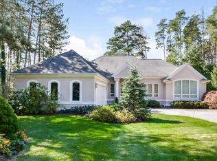 3391 Meadowood Trail Dr SE, Grand Rapids, MI 49546