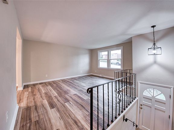 3rd image of 762 Cedarwood Dr
