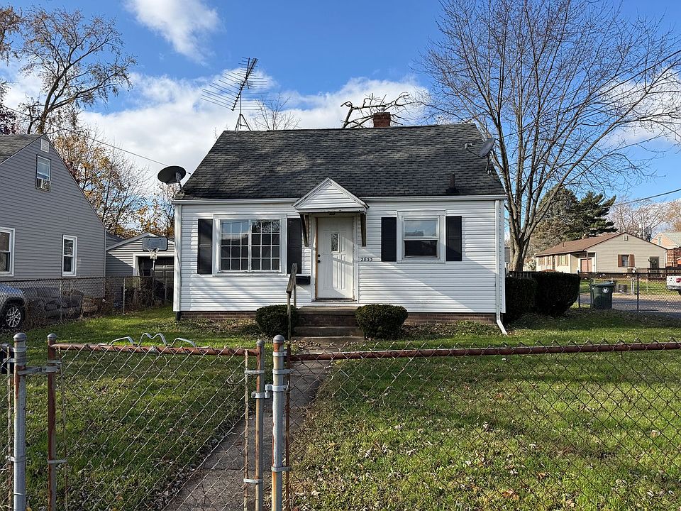 1st image of 2833 Gilbert Ave NE