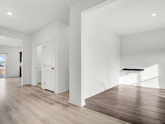 4th image of 501 Evans Avenue
