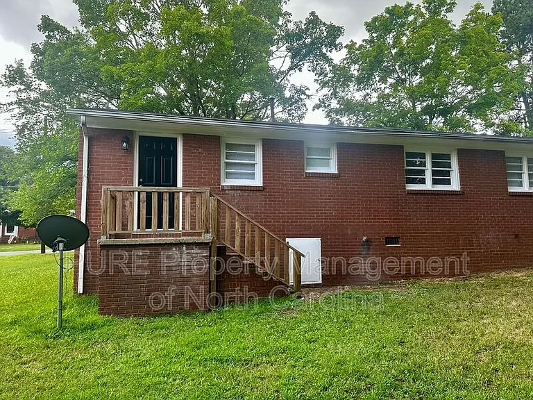 110 Mendota Ave — Photo 22