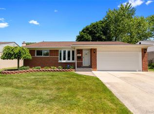 1637 S Sutton St, Westland, MI 48186