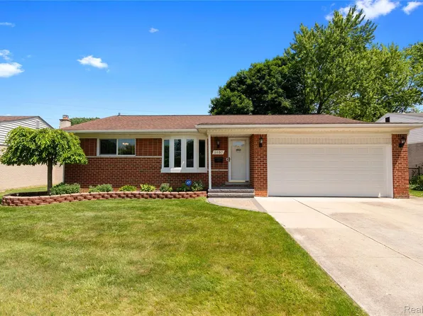 1637 S Sutton St, Westland, MI 48186