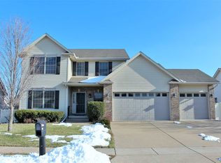 607 Garrett Ct, Blue Grass, IA 52726