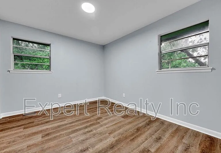 1256 15th St SW — Photo 10