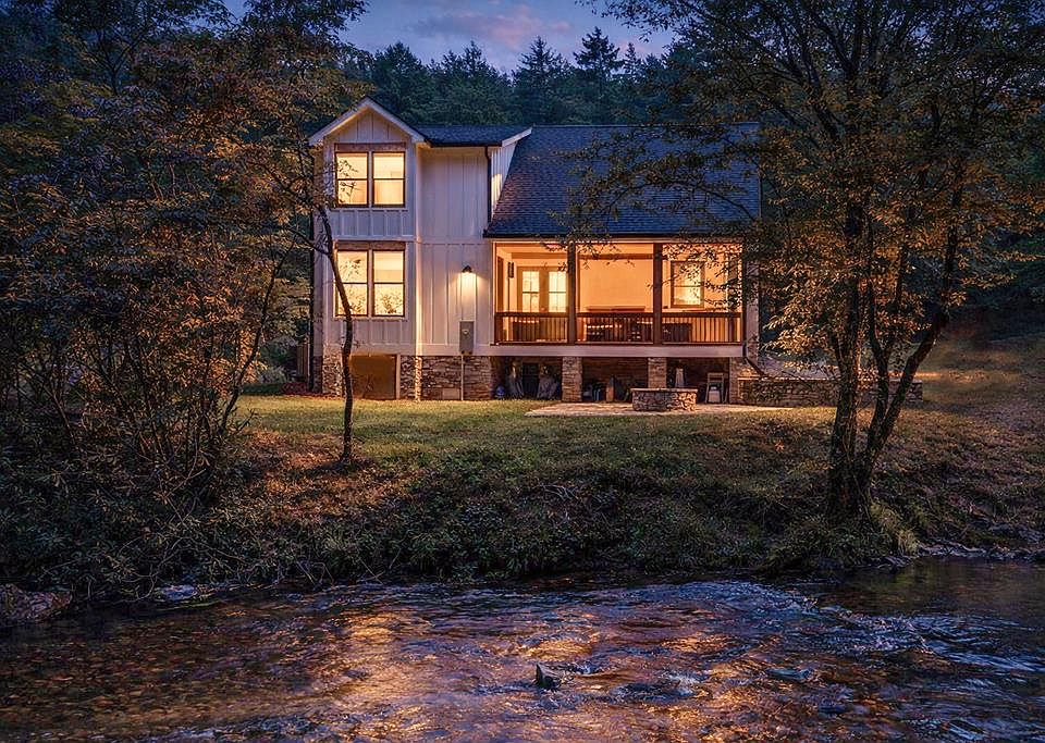 1st image of 241 Riverview Dr