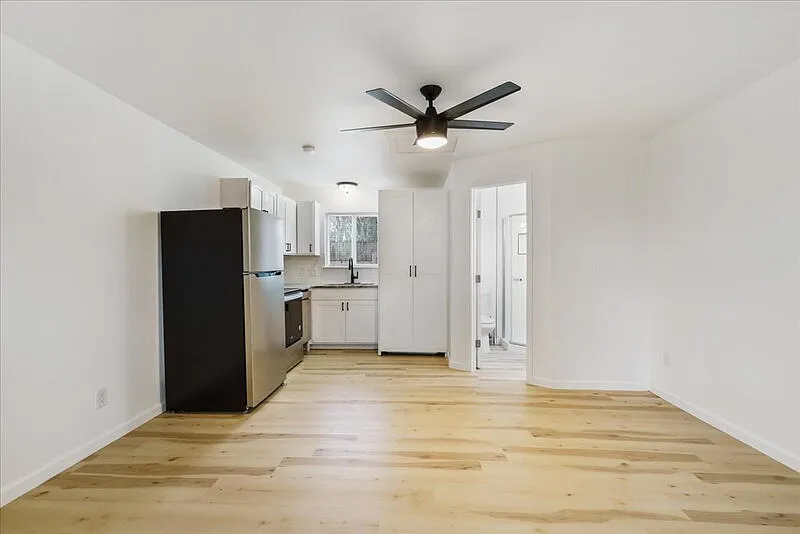 Studio, 1.0 bath, 260 sqft, $1,200 — Photo 4