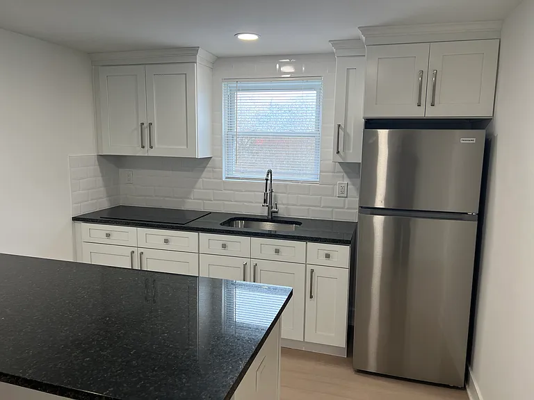 518 W Biddle Street — Photo 13