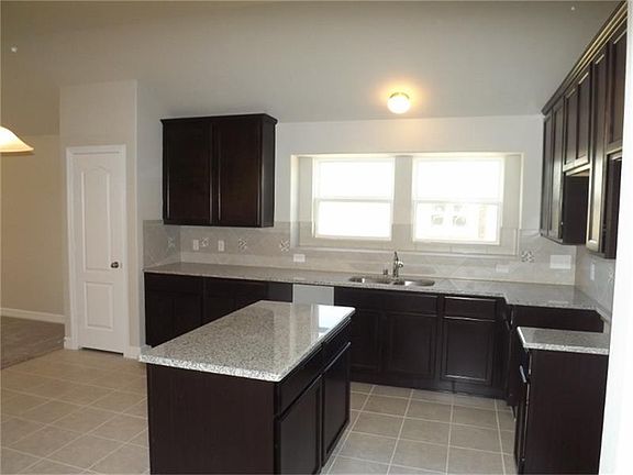 3rd image of 2554 Wood Park Blvd