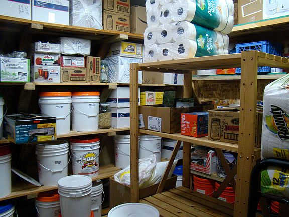 Insulated storage rm 