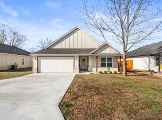 406 W Muskogee St, Chouteau, OK 74337