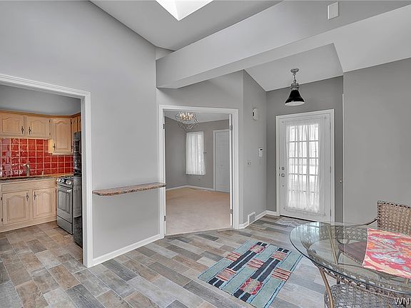 5th image of 8 Bird Walk Ln