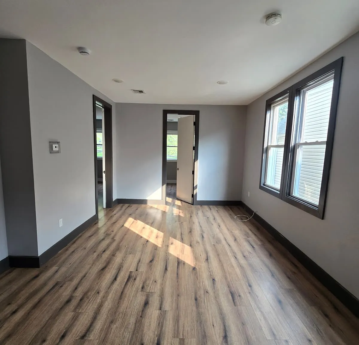 3 bed, $3,000 — Photo 2
