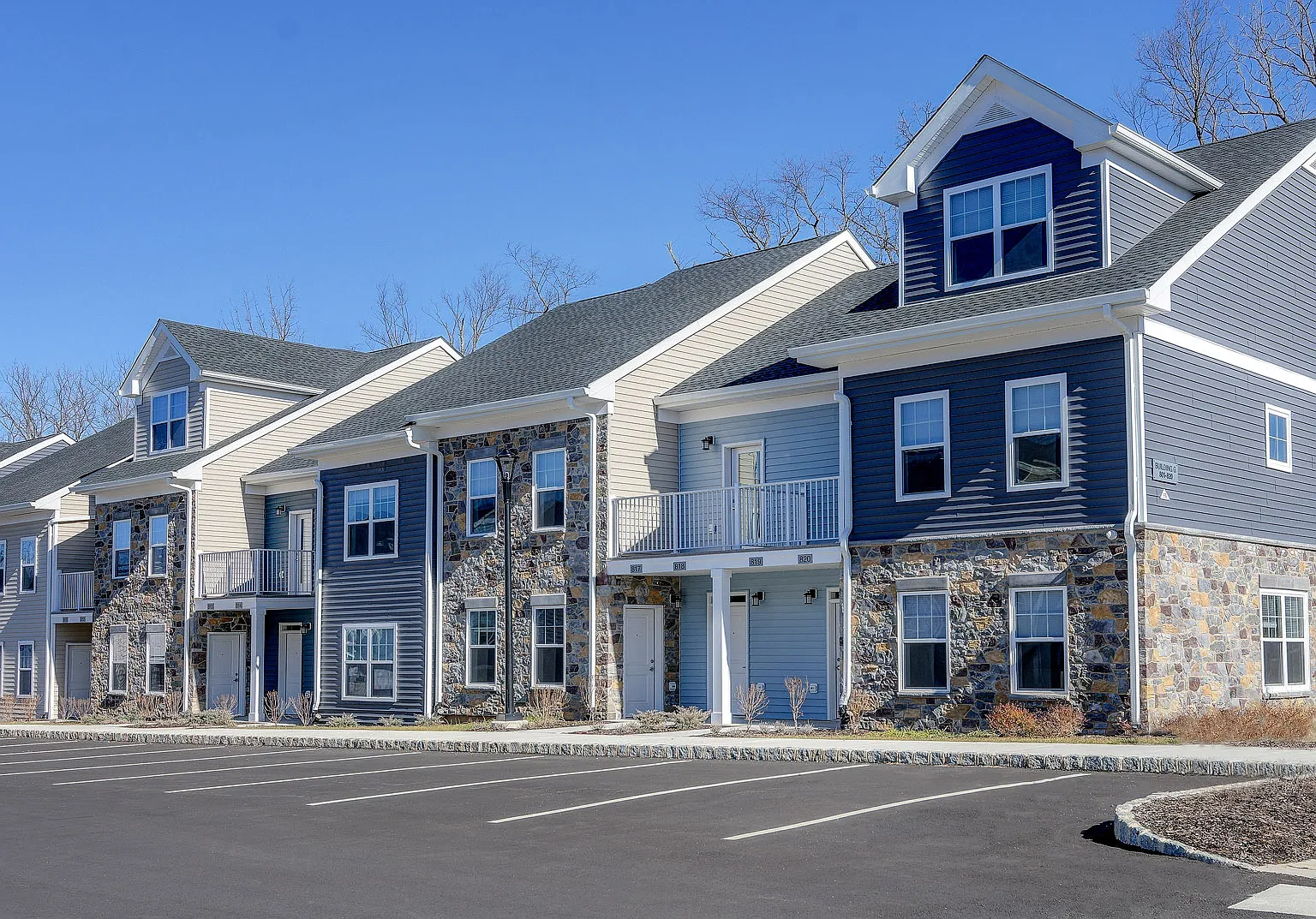 Clinton Woods Apartments — Photo 1